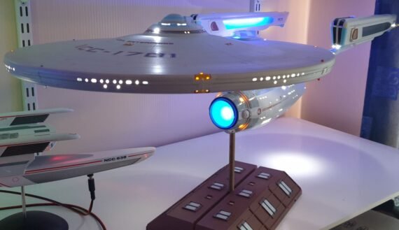 U.S.S. Enterprise 1:350 Scale Set Prop Replica Model with lights -BUY 2 FREE SHIPPING